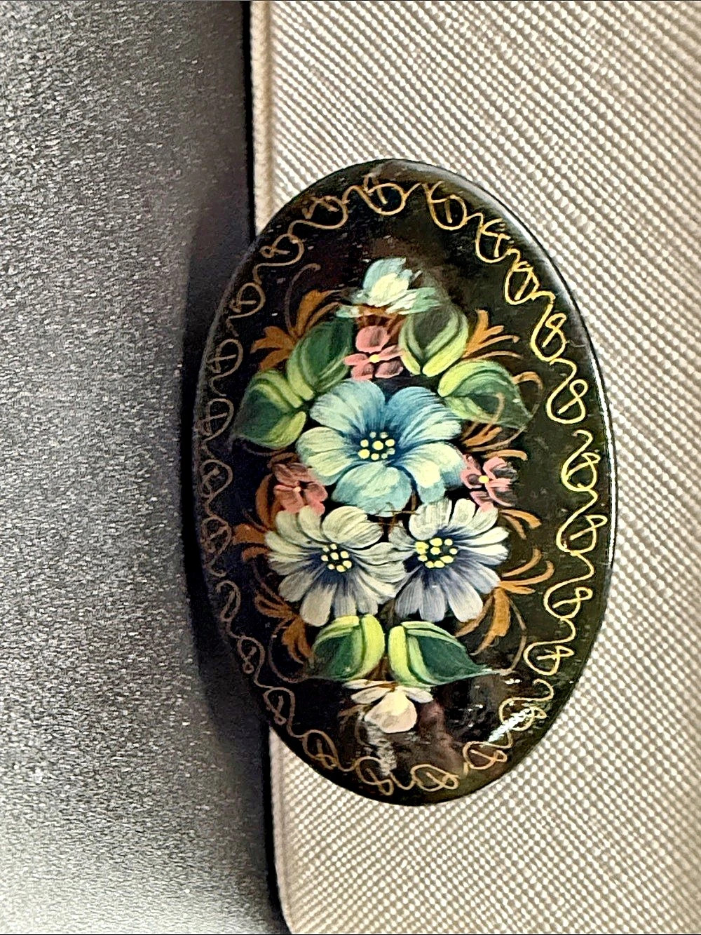 vintage hand-painted Russian black lacquer floral oval brooch